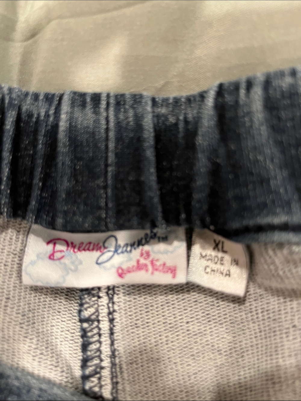 Casual Mid-Length Denim Capris in Washed Blue. XL - Picture 2 of 2